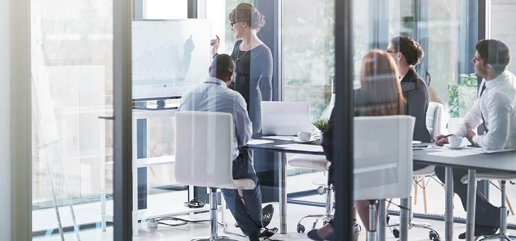Beitragsbild: Vertriebsstrategie entwickeln — ameax Blog